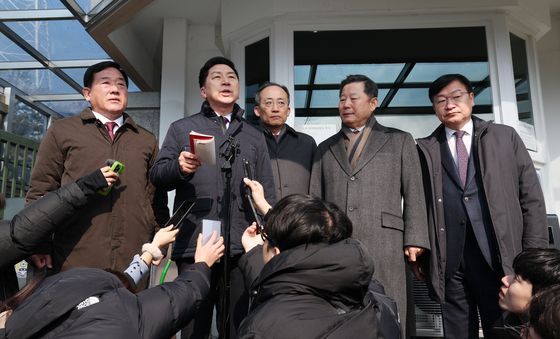 윤 대통령 면회 마친 국민의힘 의원들