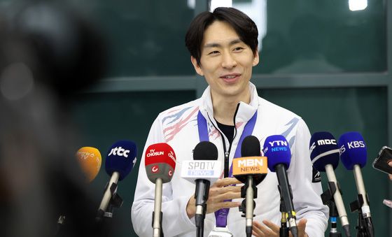 '빙상 레전드' 이승훈, 동계AG 역대 최다 메달…금의환향 귀국