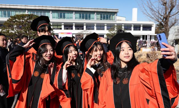 '우리 졸업했어요'