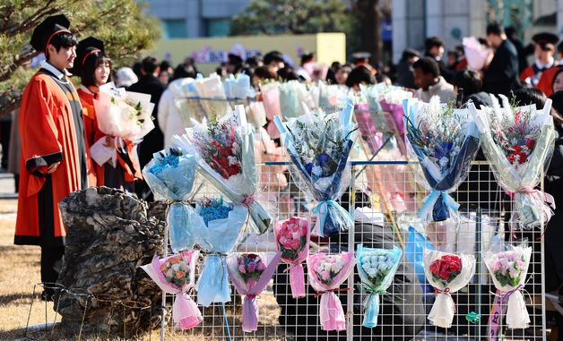 주인 기다리는 꽃다발