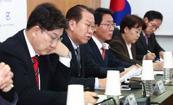 與 경제활력민생특위·소상공인연합회 간담회