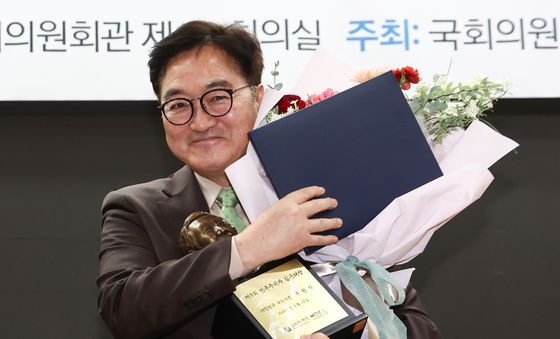 기뻐하는 우원식 국회의장