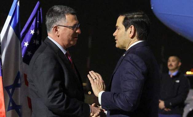 [포토] 기드온 사르 이스라엘 외무 환영 받는 루비오 국무