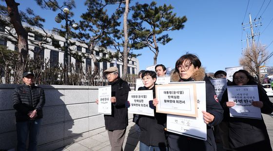 의견서 제출 위해 민원실 향하는 참여연대