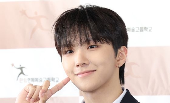 운학, 졸업 기념 볼 콕 인사