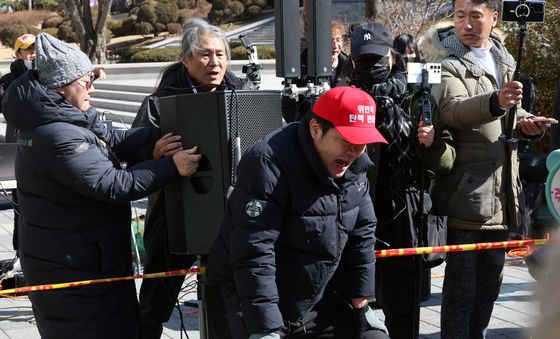 '서로의 목소리를 듣지 않는 서울대 찬·반 집회'