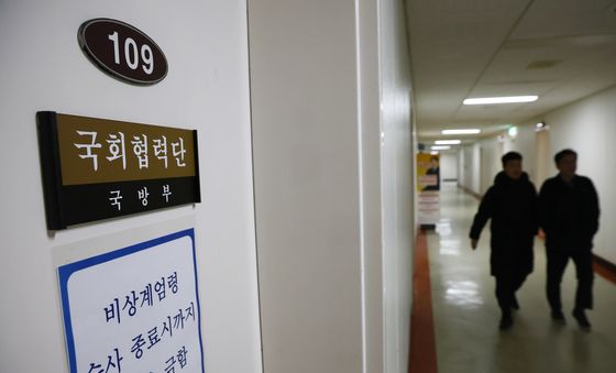 검찰, 비상계엄 관여 의혹 국방부 사무실 등 압수수색