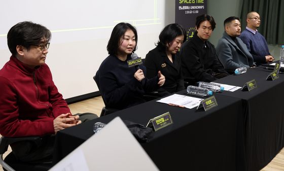 연극 '닐 암스트롱이 달에 갔을 때' 소개하는 이보람 작가