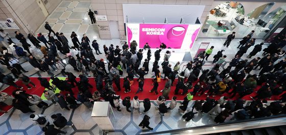 관람객으로 북적이는 '세미콘 코리아 20205'