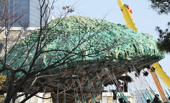 롯데월드 회전그네 마지막 날 즐기는 시민들