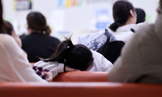 끝없는 의정갈등, 증폭되는 국민 피로감