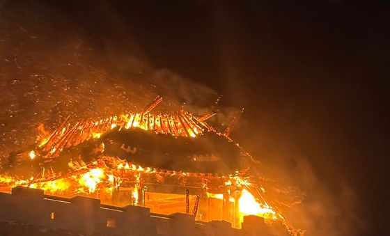 덕유산 상제루 화재로 전소