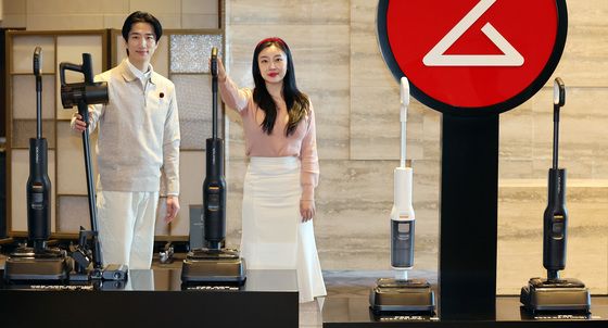 조스크래퍼 기술로 깔끔한 청소 결과 제공하는 로보락 F25