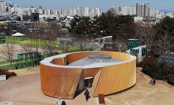 대구 수성못 공중화장실, 9억원 들여 리모델링