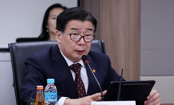 인사말 하는 유철환 권익위원장