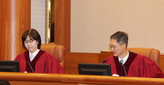 10차 변론 준비하는 문형배 권한대행과 이미선 재판관