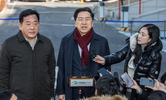 10차 변론기일 방청에 앞서 취재진 만난 김기현 의원