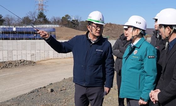 경마공원 건설현장 점검하는 최기문 영천시장