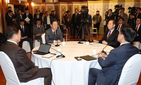 이재명 대표, 반도체 특별법 '근로시간 특례 문제' 이견