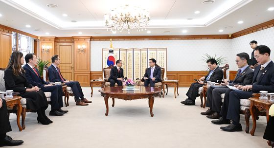 싱가포르 국회의장 접견하는 최상목 권한대행