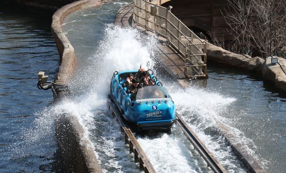 시운전하는 '썬더폴스'