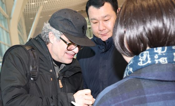 마크 러플러, 사인은 기본 미소는 덤