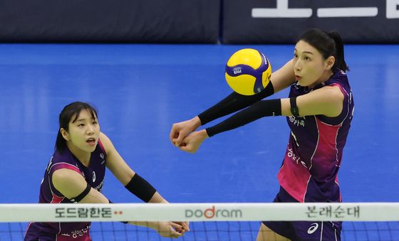 리시브 하는 김연경