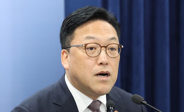 정례 기자간담회 하는 김병환 금융위원장
