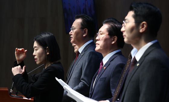 與 법사위원 "공수처 尹 대통령 수사 불법 체포이자 불법 구속"