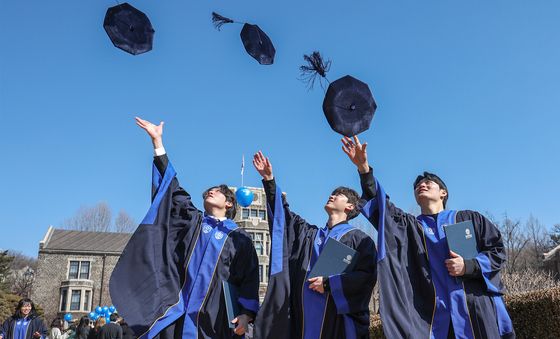 '비상' 꿈꾸며 하늘 위로