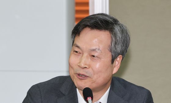 발언하는 원용걸 공동위원장