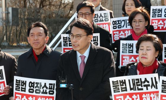 발언하는 윤상현 의원