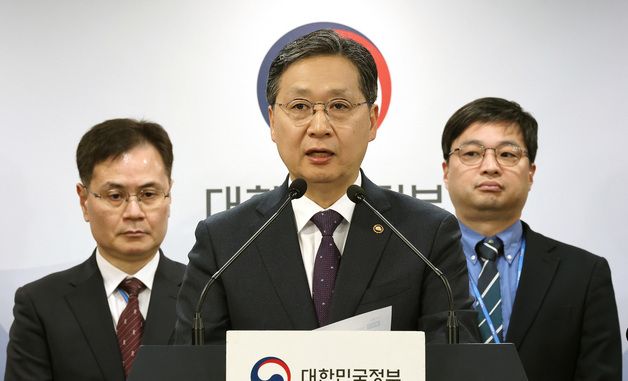 브리핑하는 윤영빈 우주항공청장