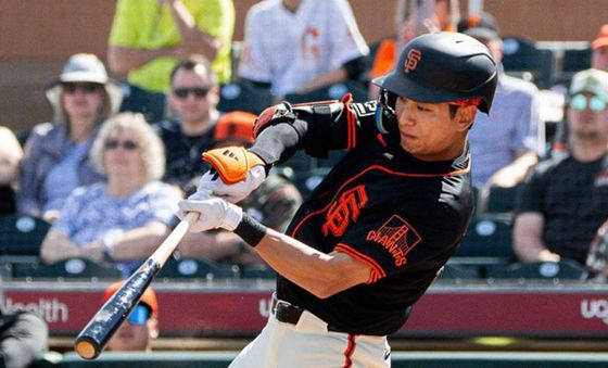 '바람의 손자' 이정후, MLB 시범 경기 첫 홈런 폭발