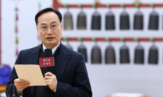 '행악과 보허자' 소개하는 이건회 예술감독