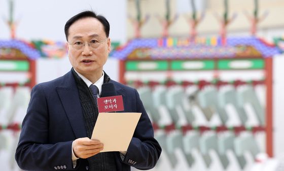 '행악과 보허자' 소개하는 이건회 예술감독