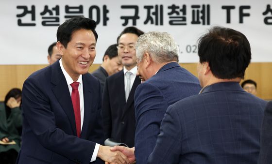 인사하는 오세훈 시장