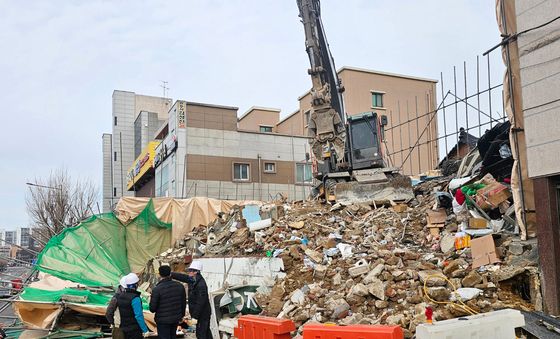 인도, 도로 덮친 가림막