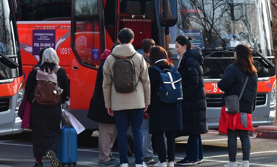 경주 관광에 나서는 각국 대표단들