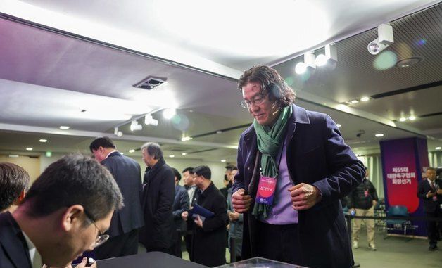 '대한축구협회장 선거' 투표하는 김판곤 감독