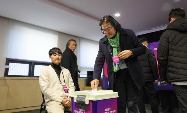 김판곤 감독, '제55대 대한축구협회장 선거 한 표 행사'