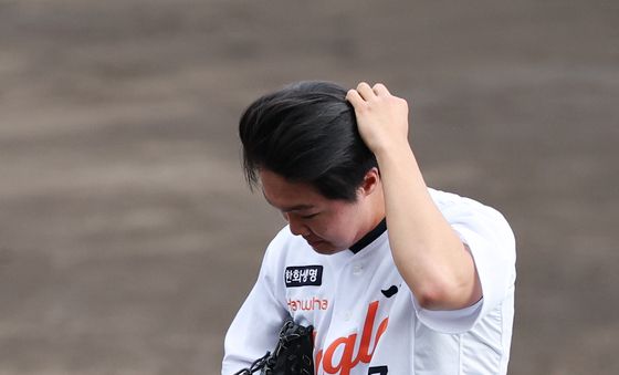 2사 만루 위기 극복한 정우주