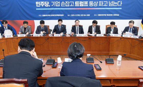 발언하는 장상식 국제무역통상연구원장