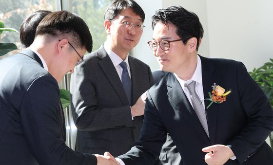 인사 나누는 심우정 검찰총장