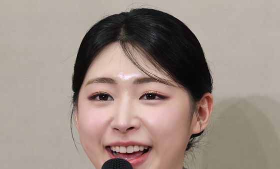 인사말 하는 홍주연 아나