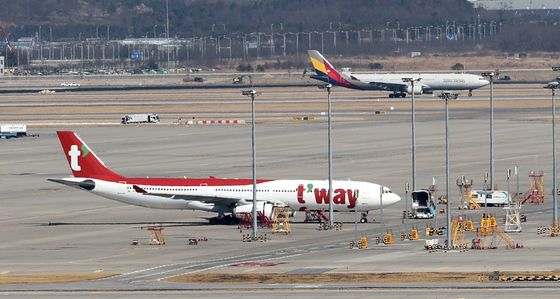 대명소노 티웨이항공 인수 'LCC 시장 재편, 제2의 아시아나 노린다'