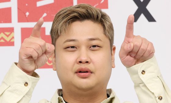 윤남노 셰프, 날카로운 손끝에서 미식의 향연이 시작됩니다