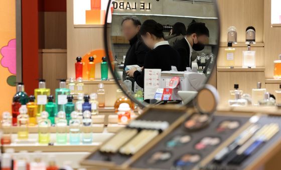 관광객은 늘었지만 관광수지 적자는 '여전'