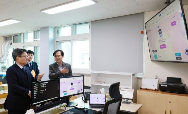 오석환 차관, 'AI 교과서 도입 대비 상황은?'