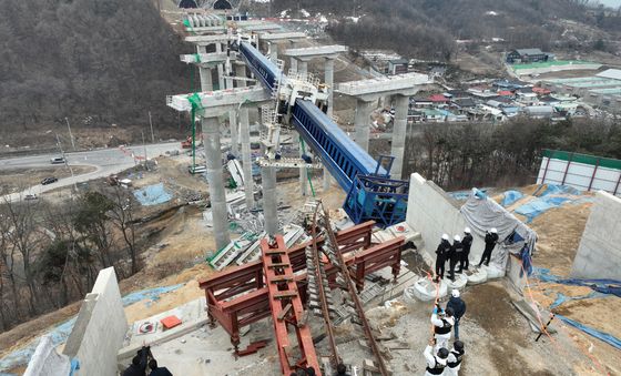 '10명 사상' 안성 교량 붕괴 현장 합동감식 실시